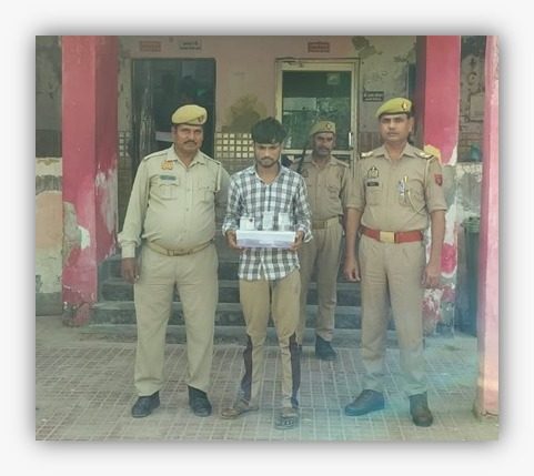 मथुरा - पुलिस और बदमाशों के बीच मुठभेड़, दो शातिर चैन स्नेचर गिरफ्तार, तमंचा और लूटी हुई चैन बरामद